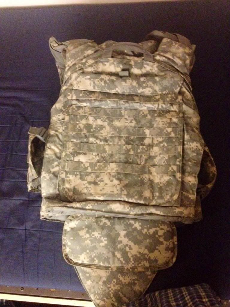 Like new army iotv with esapi lvl4 plates and Kevlar inserts FN